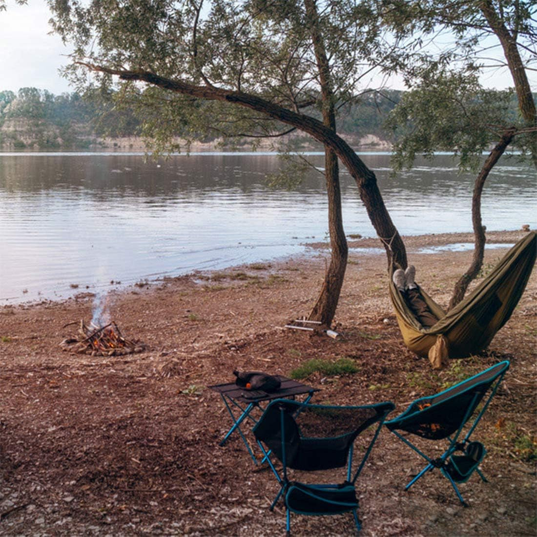 Portable Folding Camping Chair, Compact and Lightweight Outdoor Chair, Suitable for Outdoor Activities, Hiking, Camping, Picnic, Folding Chair with Portable Storage Bag